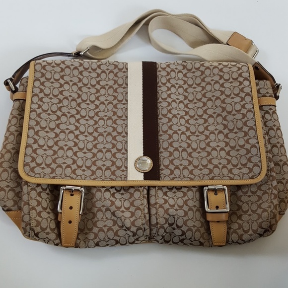 Coach Handbags - ❤Host Pick❤Coach Voyager Messenger Bag